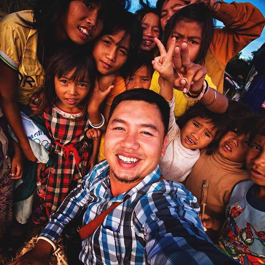 Niềm vui khi được hòa mình vào đời sống sinh hoạt của người dân. (Ảnh do nhân vật cung cấp)