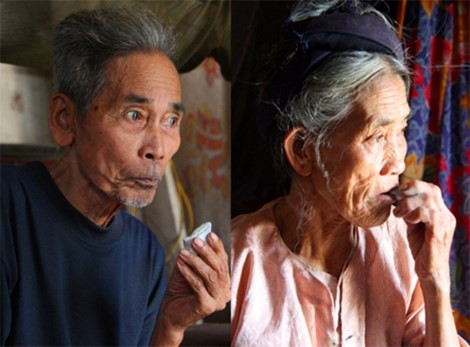 Trao đổi với Pháp Luật TP.HCM, ông Dương Đức Lộc, Phó Chủ tịch UBND thị trấn Lập Thạch, cho biết: Tục ăn đất ngói có nhiều từ những năm 1970 trở về trước, đất giống dạng đất cao lanh non. “Hồi nhỏ tôi vẫn thấy các bà, các mẹ mang thai thèm ăn đất này nhưng giờ không thấy ai ăn nữa” - ông Lộc nói. Ông Lộc cho hay chỉ có duy nhất Đồi Vàng nhà cụ Biện có loại đất có thể ăn được này. Cũng theo ông Lộc, việc người dân cho rằng ăn đất này mát, tốt cho thai nhi chỉ là truyền miệng, trên thực tế chưa có nhà khoa học nào chứng minh điều này. Trao đổi với Pháp Luật TP.HCM, ông Dương Đức Lộc, Phó Chủ tịch UBND thị trấn Lập Thạch, cho biết: Tục ăn đất ngói có nhiều từ những năm 1970 trở về trước, đất giống dạng đất cao lanh non. “Hồi nhỏ tôi vẫn thấy các bà, các mẹ mang thai thèm ăn đất này nhưng giờ không thấy ai ăn nữa” - ông Lộc nói. Ông Lộc cho hay chỉ có duy nhất Đồi Vàng nhà cụ Biện có loại đất có thể ăn được này. Cũng theo ông Lộc, việc người dân cho rằng ăn đất này mát, tốt cho thai nhi chỉ là truyền miệng, trên thực tế chưa có nhà khoa học nào chứng minh điều này.