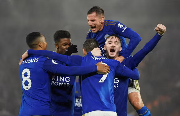  Các cầu thủ Leicester ăn mừng bàn thắng vào lưới Southampton - Ảnh: REUTERS