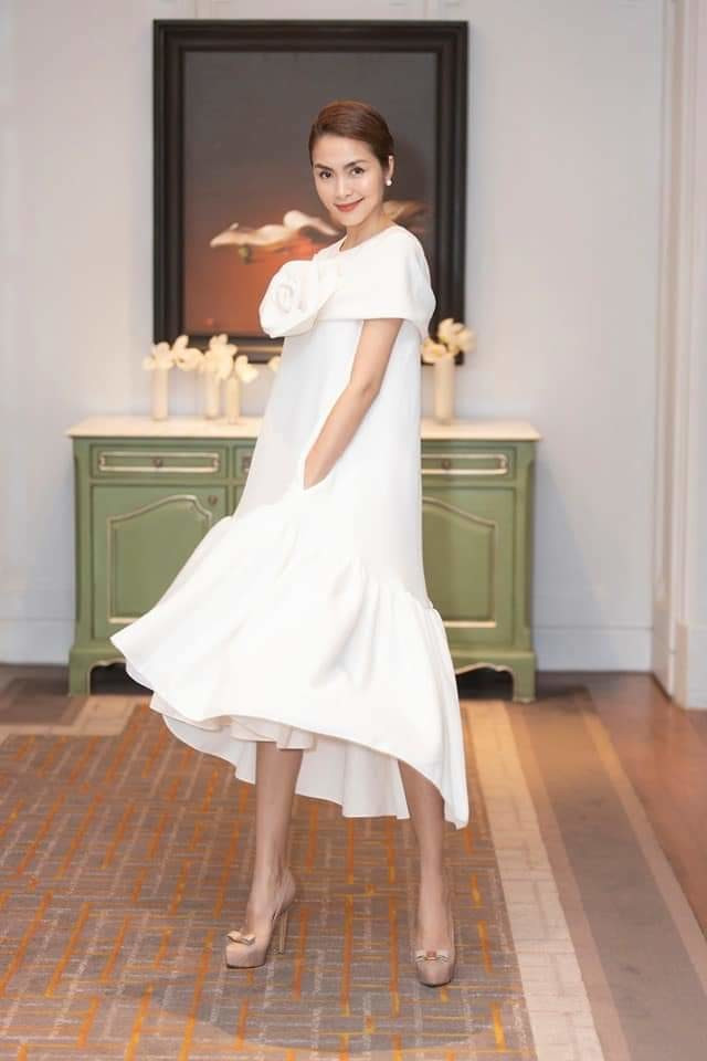 Chọn cho mình chiếc váy suông, giấu nhẹm 3 vòng, người đẹp mang đến nét thanh tao, quyến rũ cực kỳ.