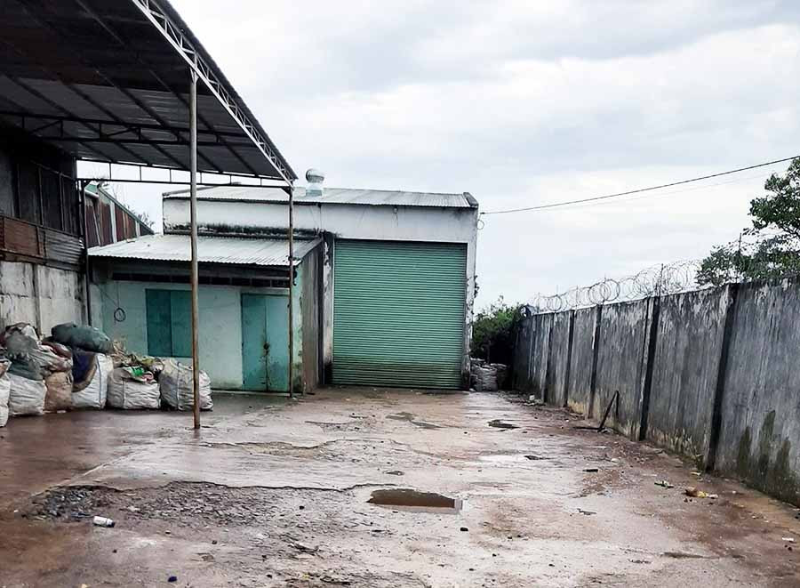 Cơ sở tái chế nhựa ở số 53 Nguyễn Biểu đã ngừng hoạt động. Ảnh: T.H