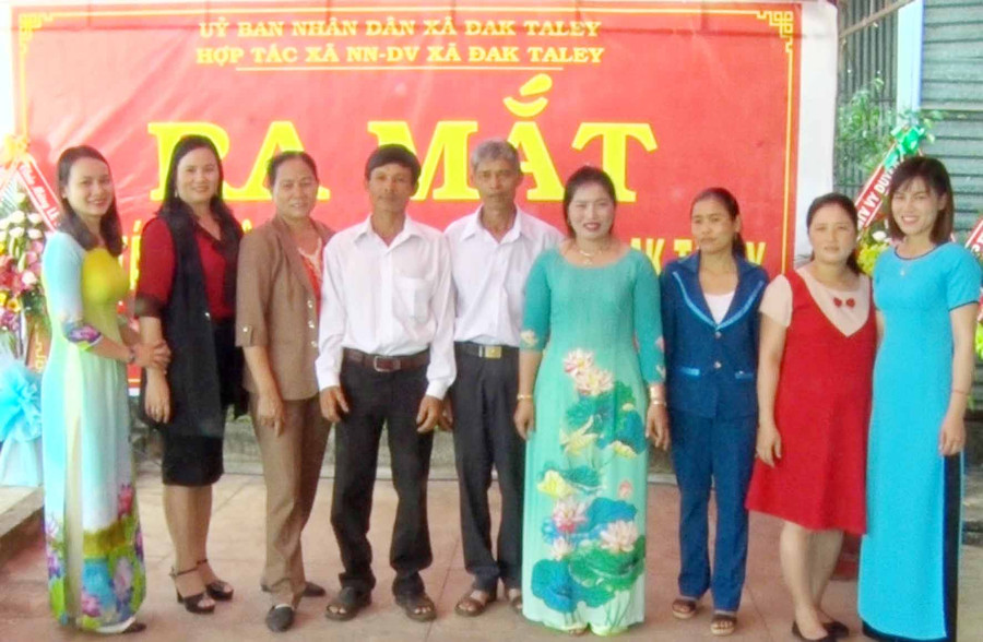 Ra mắt hợp tác xã nông nghiệp và dịch vụ xã Đak Ta Ley. Ảnh: Hà Phương