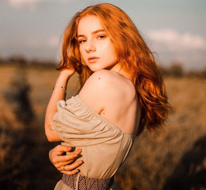  Nhờ lợi thế về ngoại hình, 9X trở thành mẫu ảnh khá “đắt show” ở Ukraine. Ngoài chăm khoe ảnh gợi cảm, cô nàng 21 tuổi còn thường đăng ảnh nấu ăn và chú mèo cưng Ruby.