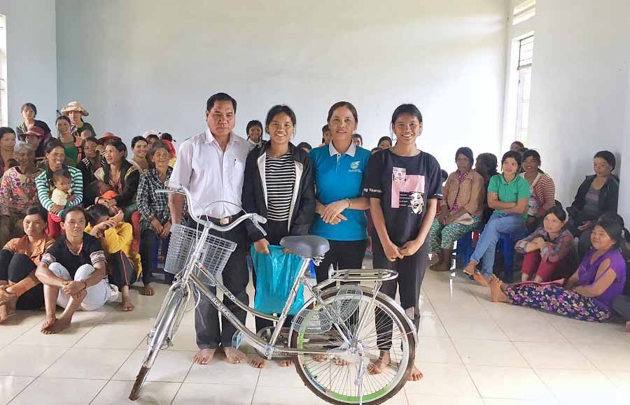  Hội LHPN xã Ia Sao (huyện Ia Grai) đồng hành cùng học trò nghèo. Ảnh: N.B