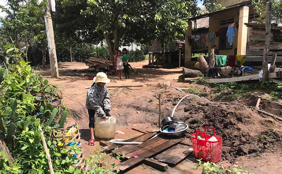  Nhiều hộ dân tại làng Blà, xã Đak Song đứng trước tình trạng thiếu nước nghiêm trọng. Ảnh: H.P