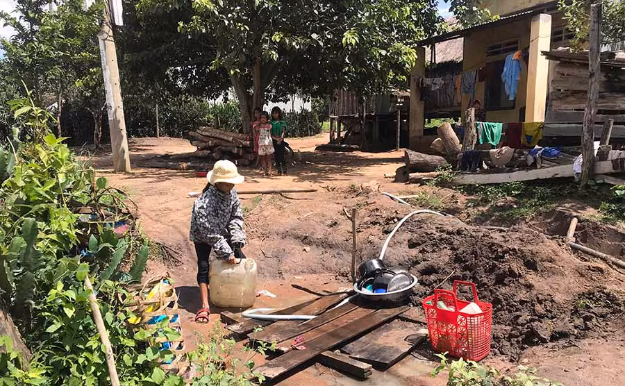  Nhiều hộ dân tại làng Blà, xã Đak Song đứng trước tình trạng thiếu nước nghiêm trọng. Ảnh: H.P