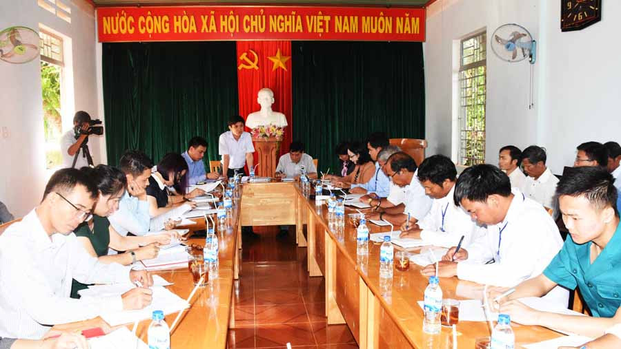  Đoàn công tác của Ban Tổ chức Trung ương làm việc với Đảng ủy xã A Dơk (huyện Đak Đoa) về công tác kết nạp đảng viên; rà soát, sàng lọc đảng viên. Ảnh: M.N