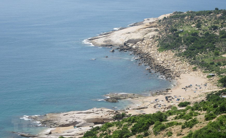 Phong cảnh đẹp nên thơ của vịnh Đá Trứng. 