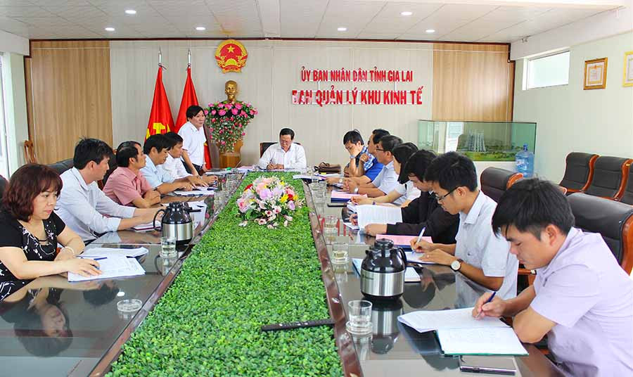 Quang cảnh buổi làm việc tại Ban Quản lý Khu kinh tế tỉnh Gia Lai. Ảnh: Hồng Thi Quang cảnh buổi làm việc tại Ban Quản lý Khu kinh tế tỉnh Gia Lai. Ảnh: Hồng Thi