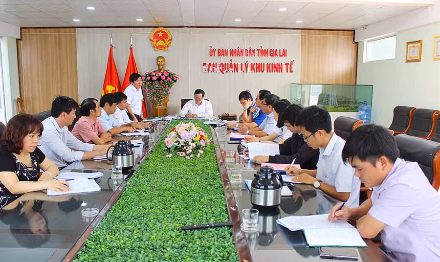 Quang cảnh buổi làm việc tại Ban Quản lý Khu kinh tế tỉnh Gia Lai. Ảnh: Hồng Thi