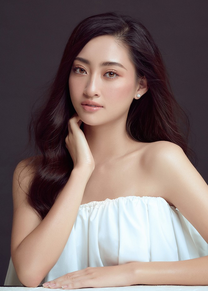 Là một nàng hậu trẻ, Lương Thùy Linh đang ngày càng hoàn thiện bản thân, nâng tầm cả về nhan sắc lẫn kĩ năng trình diễn mang đến những shoot hình vô cùng ấn tượng. Là một nàng hậu trẻ, Lương Thùy Linh đang ngày càng hoàn thiện bản thân, nâng tầm cả về nhan sắc lẫn kĩ năng trình diễn mang đến những shoot hình vô cùng ấn tượng.