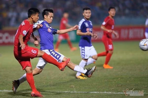 CLB Hà Nội (áo xanh) không thể chiến thắng và đánh rơi cơ hội vào chung kết AFC Cup 2019 là rất đáng tiếc
