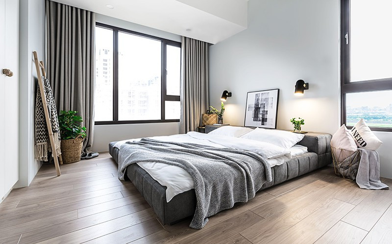 Thiết kế giường bọc nệm thấp nhưng đủ êm ái và ấm áp cho đôi vợ chồng tận hưởng những tháng ngày hạnh phúc. Thiết kế giường bọc nệm thấp nhưng đủ êm ái và ấm áp cho đôi vợ chồng tận hưởng những tháng ngày hạnh phúc.