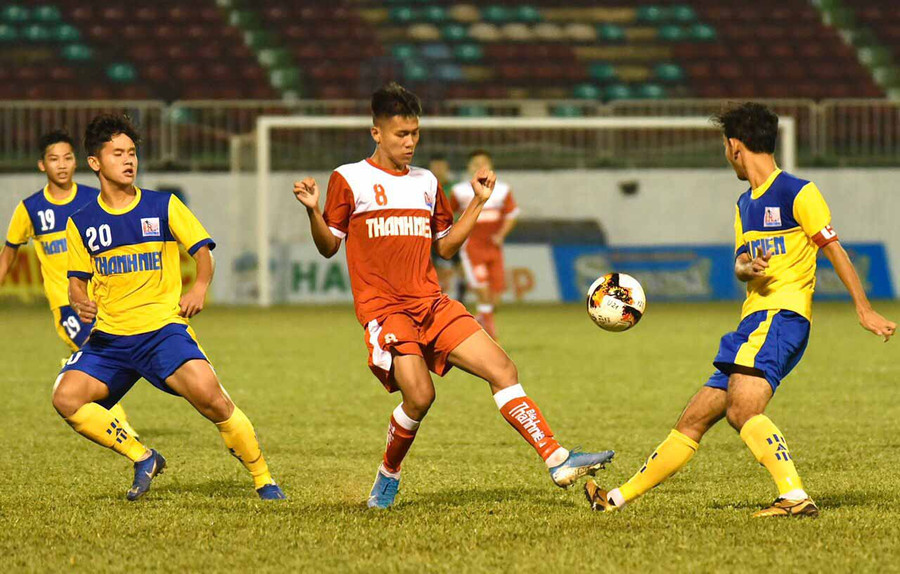 Màn trình diễn ấn tượng trong hiệp 1 không đủ để U21 HA.GL tạo ra chiến thắng. Ảnh: Văn Ngọc 