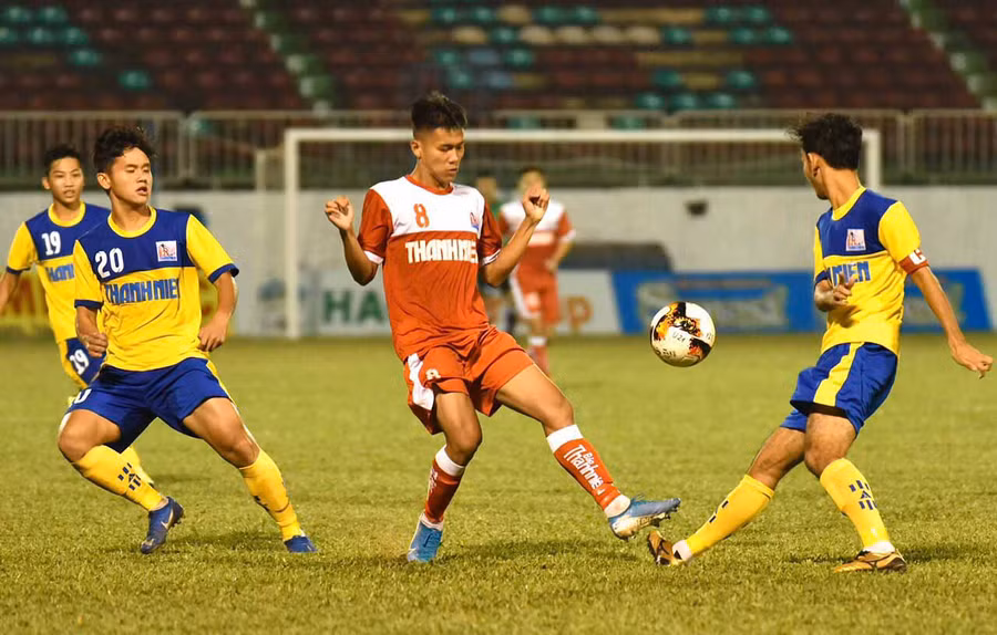 Màn trình diễn ấn tượng trong hiệp 1 không đủ để U21 HA.GL tạo ra chiến thắng. Ảnh: Văn Ngọc 