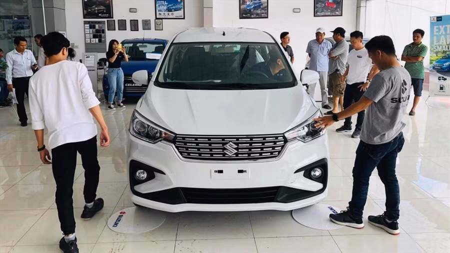 Xe 7 chỗ cỡ nhỏ thích hợp cho việc di chuyển trong thành phố. Ảnh BD. 