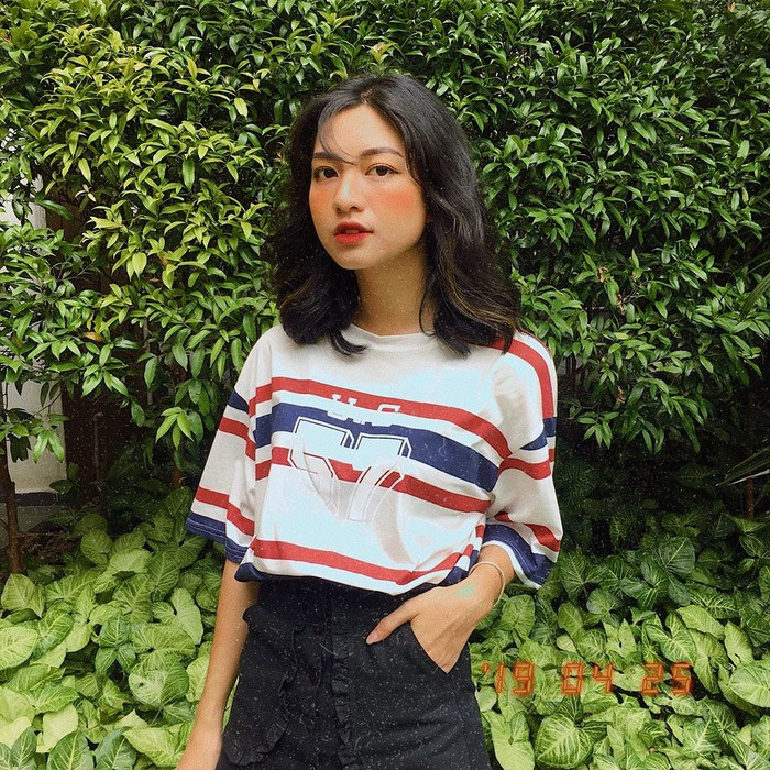 Chia sẻ về lý do lựa chọn ngành Luật để theo học, nữ sinh phố núi Gia Lai cho biết: “Từ nhỏ, mình luôn muốn làm gì đó có thể giúp ích cho đất nước và người dân quê mình. Sau nhiều cân nhắc, mình thấy ngành Luật là phù hợp nhất với bản thân và lý tưởng của mình nên đã quyết tâm theo đuổi nó. Hiện nay ngoài giờ học, mình đang là thực tập sinh cho một công ty Luật”.