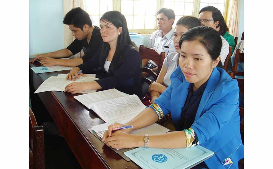  Qua đối thoại trực tiếp, người dân hiểu rõ thêm về chính sách BHXH, BHYT, BHTN. Ảnh: N.N