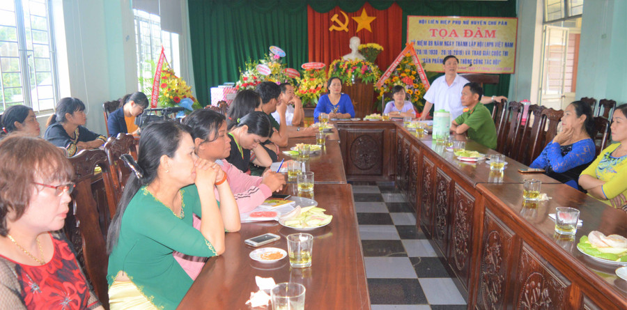 Quang cảnh buổi tọa đàm. Ảnh: Đinh Yến 