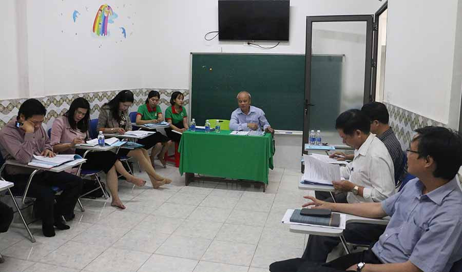 Quang cảnh buổi giám sát tại Trung tâm ngoại ngữ Rainbow. Ảnh: Q.T