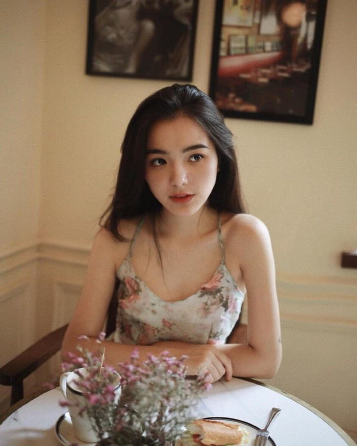 Hồ Thiên Trang (sinh năm 2001, Hà Nội) là hot girl trường Báo mang trong mình 3 dòng máu Thái, Việt, Trung.