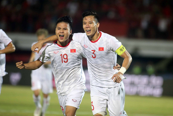 Quế Ngọc Hải (phải) nhiều khả năng sẽ sát cánh cùng Quang Hải ở SEA Games 2019 - Ảnh: N.K.