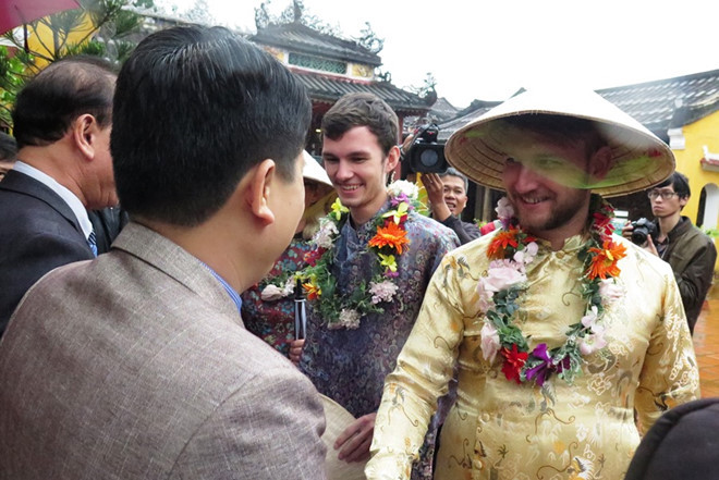  Đình làng Cẩm Phô hiện là nới thu hút đông khách đến tham quan. Nơi đây cũng thường tổ chức các sự kiện như giao lưu văn hóa Việt Nam - Nhật Bản. Ảnh: Hữu Trà