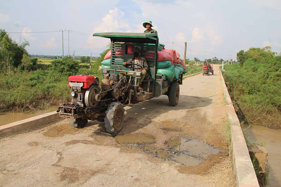 Cầu Máng bắc qua sông Ayun (huyện Phú Thiện) không có lan can bảo vệ. Ảnh: C.H  Cầu Máng bắc qua sông Ayun (huyện Phú Thiện) không có lan can bảo vệ. Ảnh: C.H