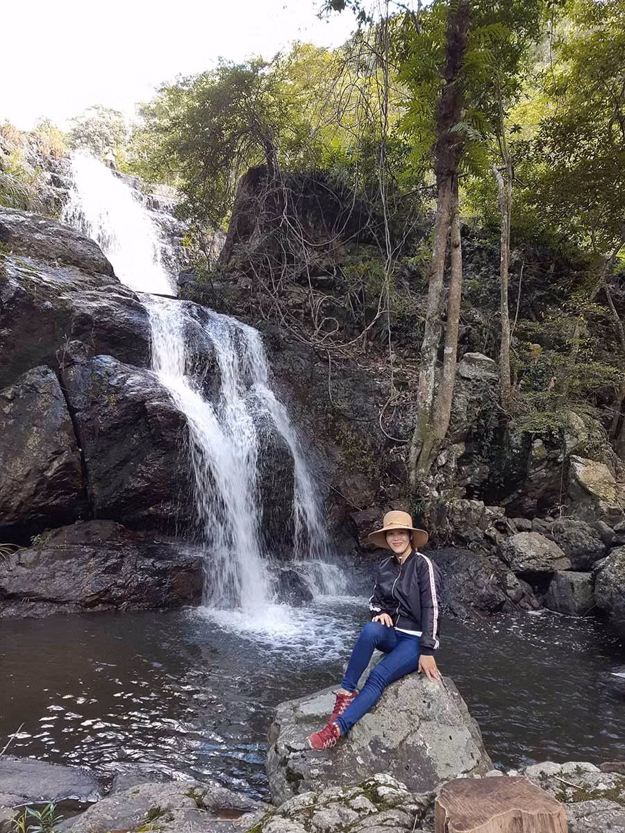  Thác Đak Hyam-một trong những điểm dừng chân nổi bật giữa rừng thông Hà Tam. Ảnh: T.M