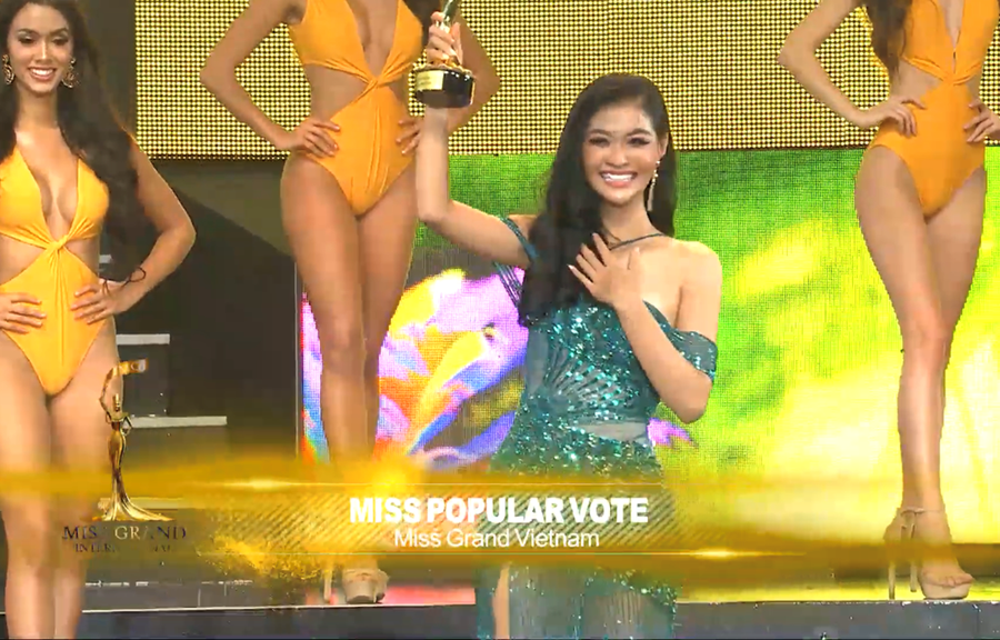 Kiều Loan nhận giải thưởng Miss Popular Vote.