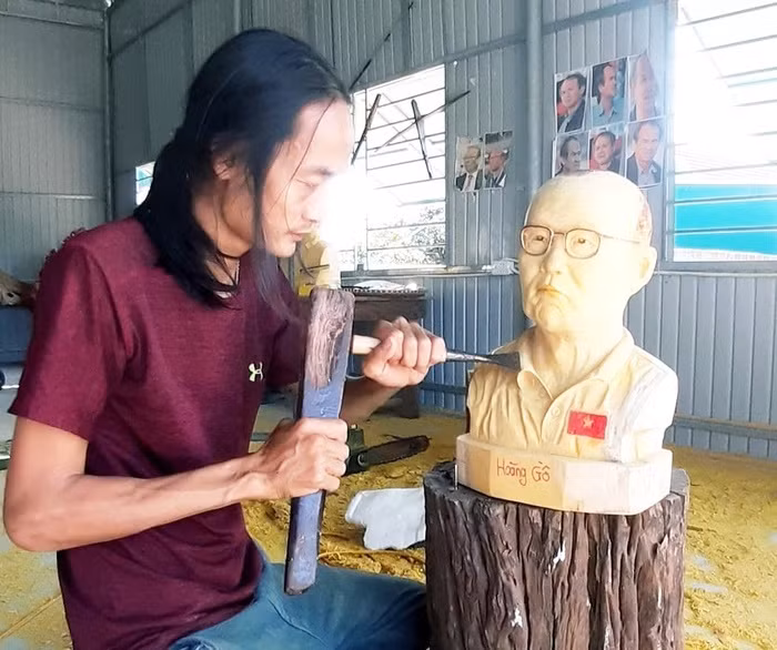 Anh Quốc Hoàng cho biết tượng HLV Park Hang Seo đã sắp hoàn thành. Ảnh: NVCC