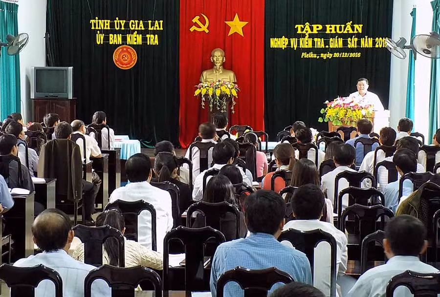 Tập huấn công tác kiểm tra, giám sát và kỷ luật của Đảng. Ảnh: T.N