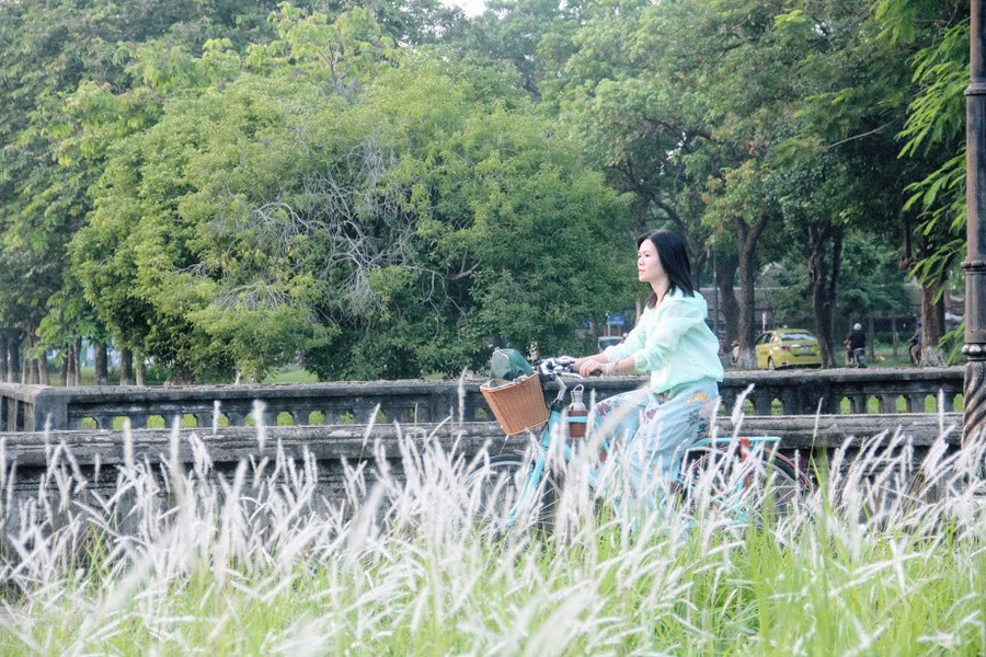  Mang xe đạp ra vườn hoa để chụp ảnh không khác gì Hàn Quốc đâu nhé