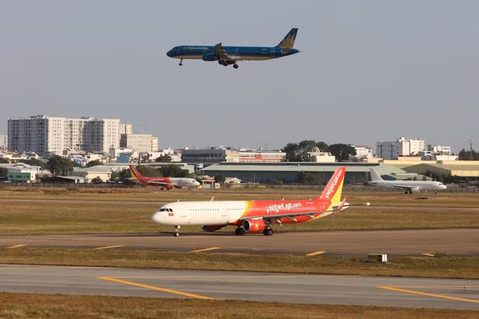 Bộ Tài chính yêu cầu việc niêm yết giá vé máy bay phải rõ ràng, minh bạch - Ảnh: Hoàng Triều Bộ Tài chính yêu cầu việc niêm yết giá vé máy bay phải rõ ràng, minh bạch - Ảnh: Hoàng Triều