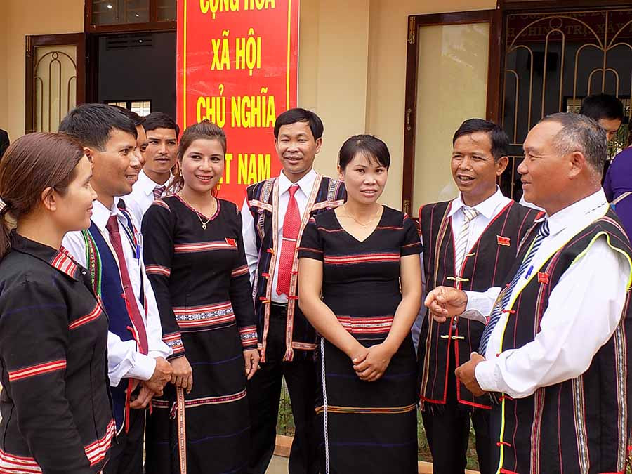  Trao đổi kinh nghiệm trong công tác xây dựng đảng ở vùng dân tộc thiểu số. Ảnh: T.N