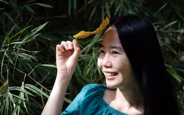 Xuất phát điểm là dân chuyên lý, Thư Nhiên đã vượt qua khó khăn về ngôn ngữ, sự trống trải khi một mình vươn lên ở xứ người, định kiến 