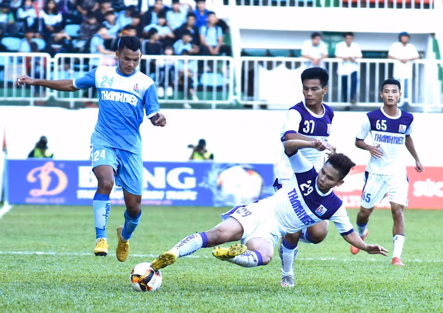 Trận đấu đã diễn ra kịch tính đến những phút cuối cùng. Ảnh: Văn Ngọc