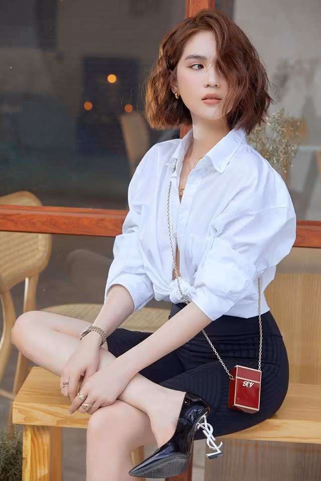 Nếu có dáng vóc gợi cảm, các nàng đừng bỏ qua item này, bởi phom dáng ôm sát,khoe triệt để lời thế của nó.