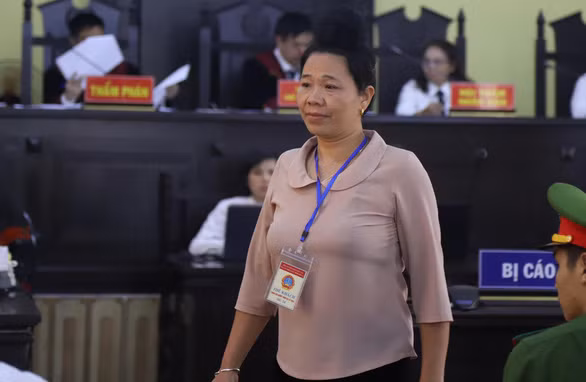  Bà Lò Thị Trường khai đã đưa 300 triệu đồng cảm ơn ông Huynh nhưng 2 ngày sau ông trả lại - Ảnh: DANH TRỌNG