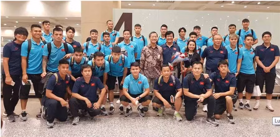 Tuyển Việt Nam đã có mặt tại đảo Bali - Indonesia chiều 11-10. Ảnh: HẢI ANH