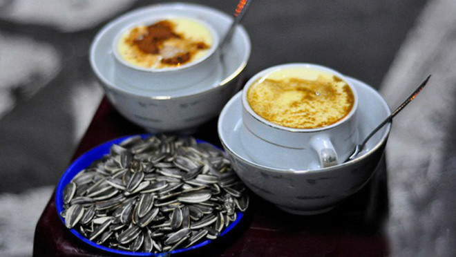 Cà phê trứng và ca cao trứng tại quán cà phê Giảng, Hà Nội. - Ảnh: Trường Giang Cà phê trứng và ca cao trứng tại quán cà phê Giảng, Hà Nội. - Ảnh: Trường Giang