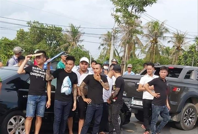  Nhóm giang hồ vây chặn xe chở công an xảy ra vào ngày 12/6