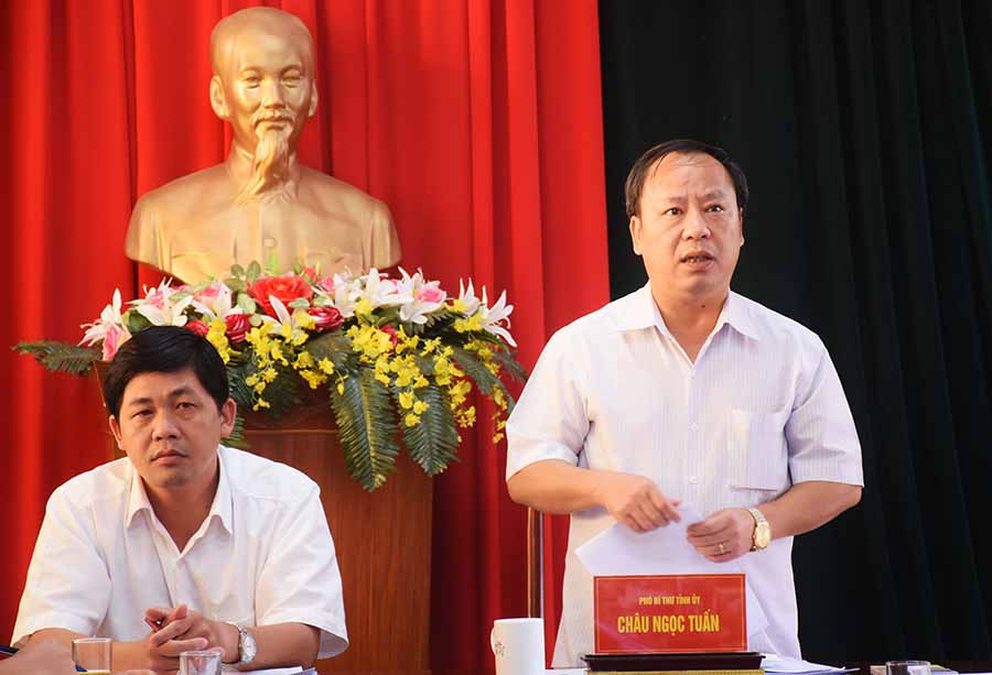 Phó Bí thư Tỉnh ủy Châu Ngọc Tuấn tham gia góp ý các hướng dẫn của Ban Tổ chức Trung ương tại Hội nghị giao ban trực tuyến tháng 10-2019. Ảnh: M.N