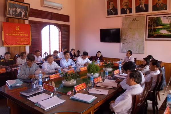 Hội nghị kiểm điểm tập thể và cá nhân Ban Thường vụ Huyện ủy Đak Đoa theo tinh thần Nghị quyết Trung ương 4. Ảnh: T.N