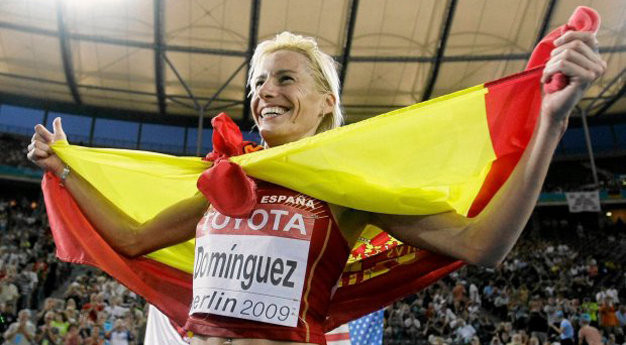 Marta Dominguez ăn mừng sau khi về nhất cự ly 3.000 mét vượt chướng ngại vật tại Giải điền kinh vô địch thế giới Berlin 2009 - Ảnh: AP Marta Dominguez ăn mừng sau khi về nhất cự ly 3.000 mét vượt chướng ngại vật tại Giải điền kinh vô địch thế giới Berlin 2009 - Ảnh: AP