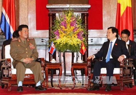 Chủ tịch nước Trương Tấn Sang tiếp Đại tướng Pak Yong Sik, Bộ trưởng Bộ Các lực lượng vũ trang nhân dân Triều Tiên (Ảnh: TTXVN) Chủ tịch nước Trương Tấn Sang tiếp Đại tướng Pak Yong Sik, Bộ trưởng Bộ Các lực lượng vũ trang nhân dân Triều Tiên (Ảnh: TTXVN)