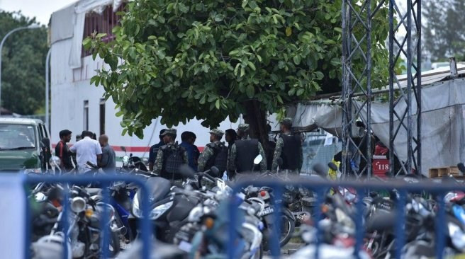 Lực lượng an ninh tại khu vực phát hiện ra thiết bị khả nghi.