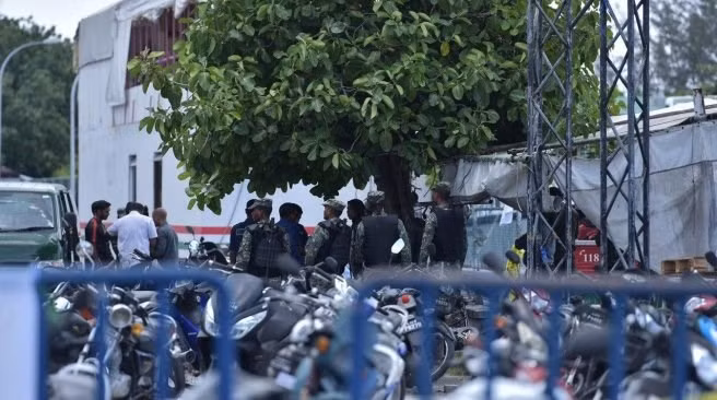 Lực lượng an ninh tại khu vực phát hiện ra thiết bị khả nghi.