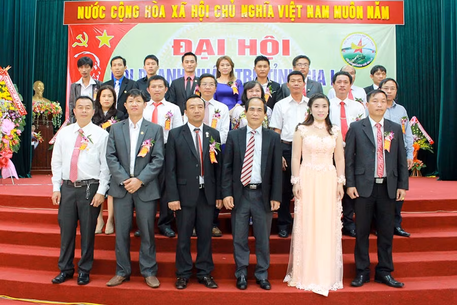 Ủy ban Hội khóa II ra mắt tại đại hội. Ảnh: Hồng Thi Ủy ban Hội khóa II ra mắt tại Đại hội. Ảnh: Hồng Thi