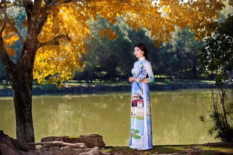 Đó là được lấy cảm hứng đóa sen hồ Tịnh Tâm, là màu sắc, mỹ thuật cung đình kiến trúc triều Nguyễn được chắt lọc ứng dụng hợp lý, sáng tạo có bản sắc riêng đã góp phần tôn vinh vẻ đẹp 